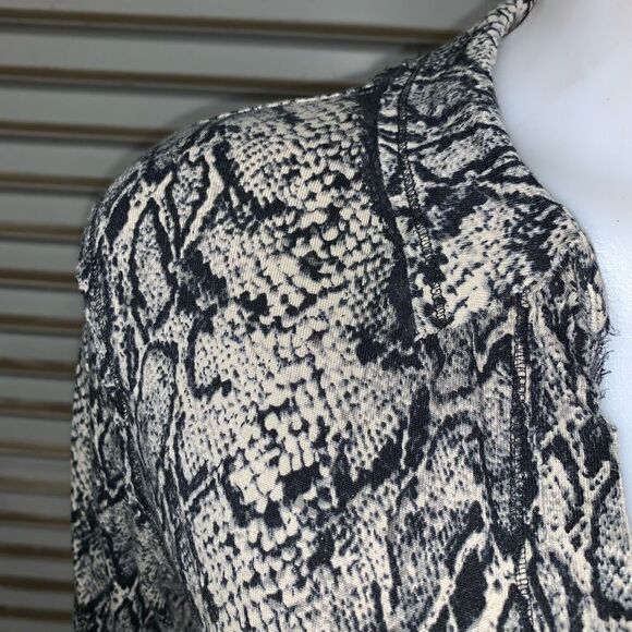 Linq dress career long sleeve snakeskin pattern V neck Size large - Picture 4 of 7